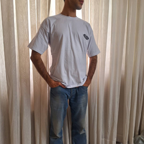 تیشرت سفید جلو